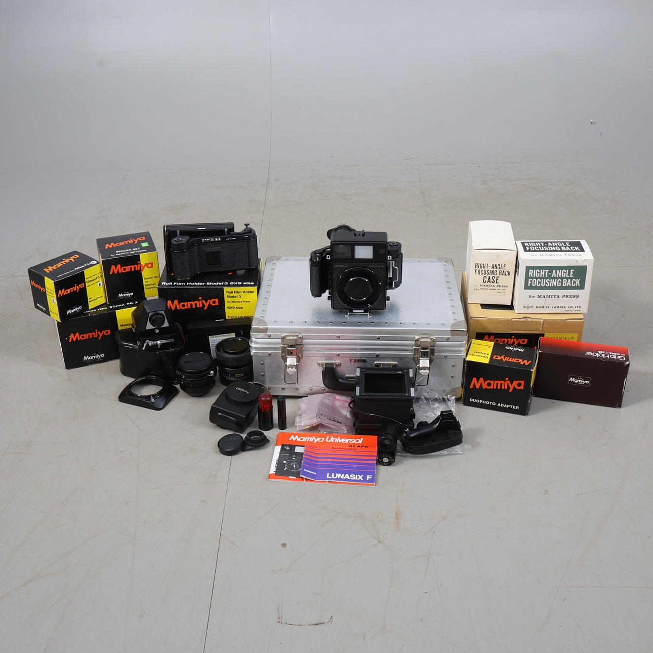 CAMERA EQUIPMENT. Mamiya Universal 6x9, with accessories