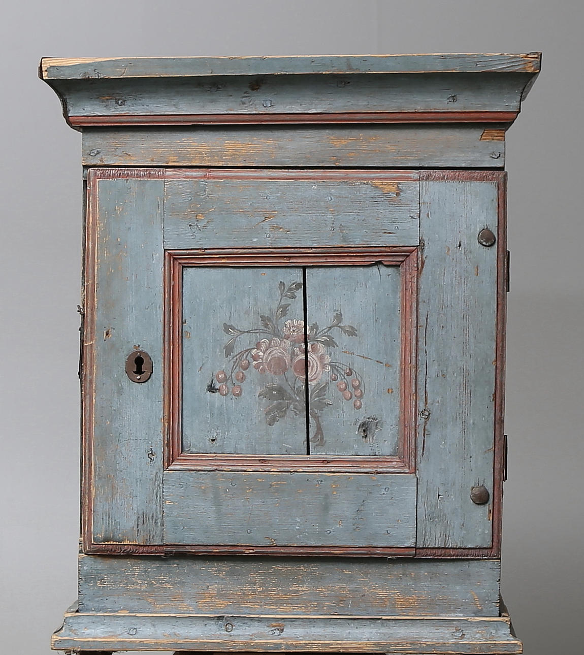 HÄNGSKÅP, allmoge, sent 1700-tal.