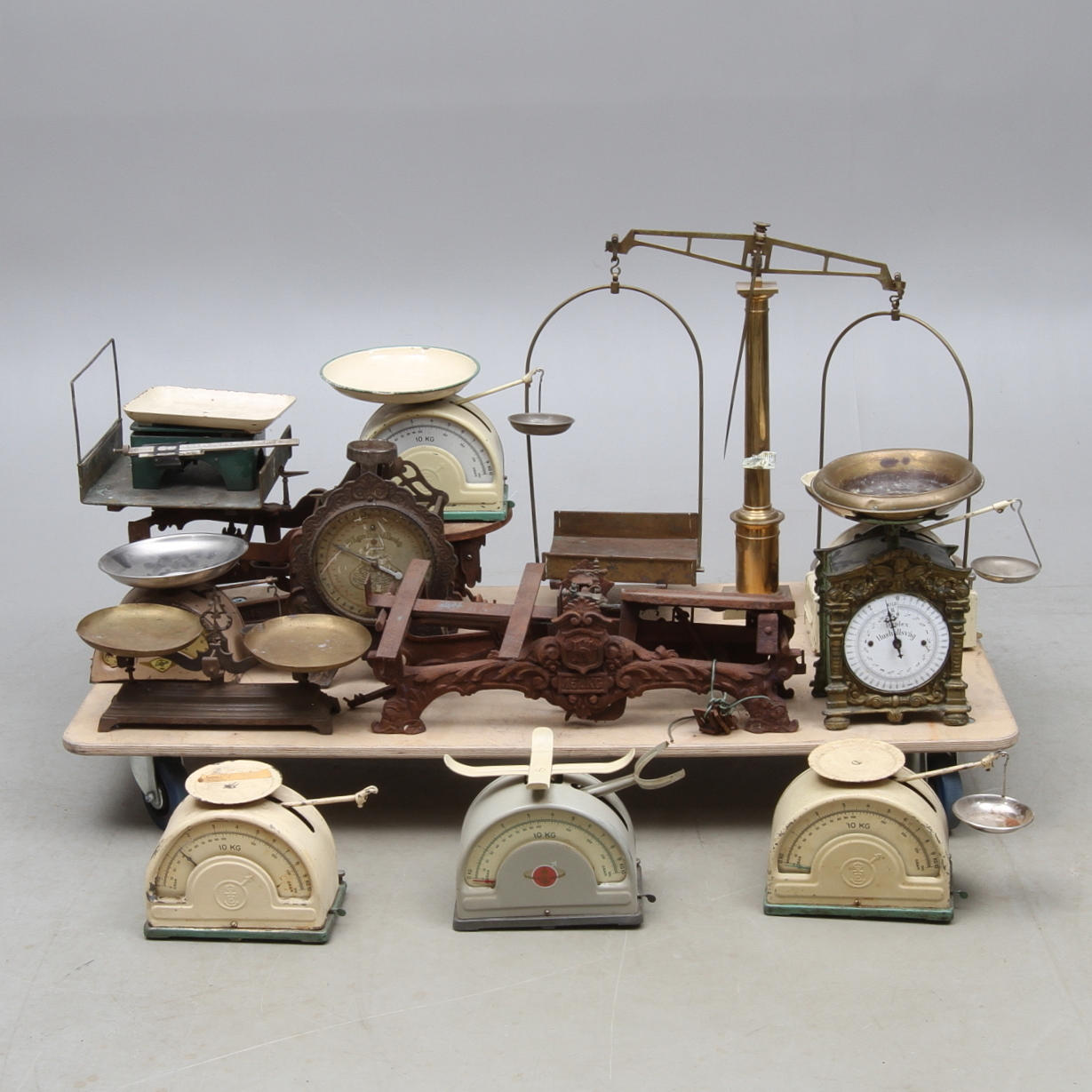 VÅGAR, bland annat hushållsvågar, 1800/1900-tal.