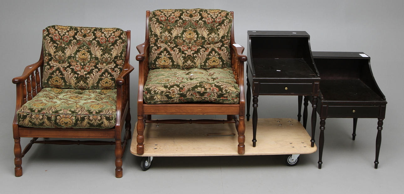 KARMFÅTÖLJER,ett par, samt NATTBORD ett par.sent 1900-tal.