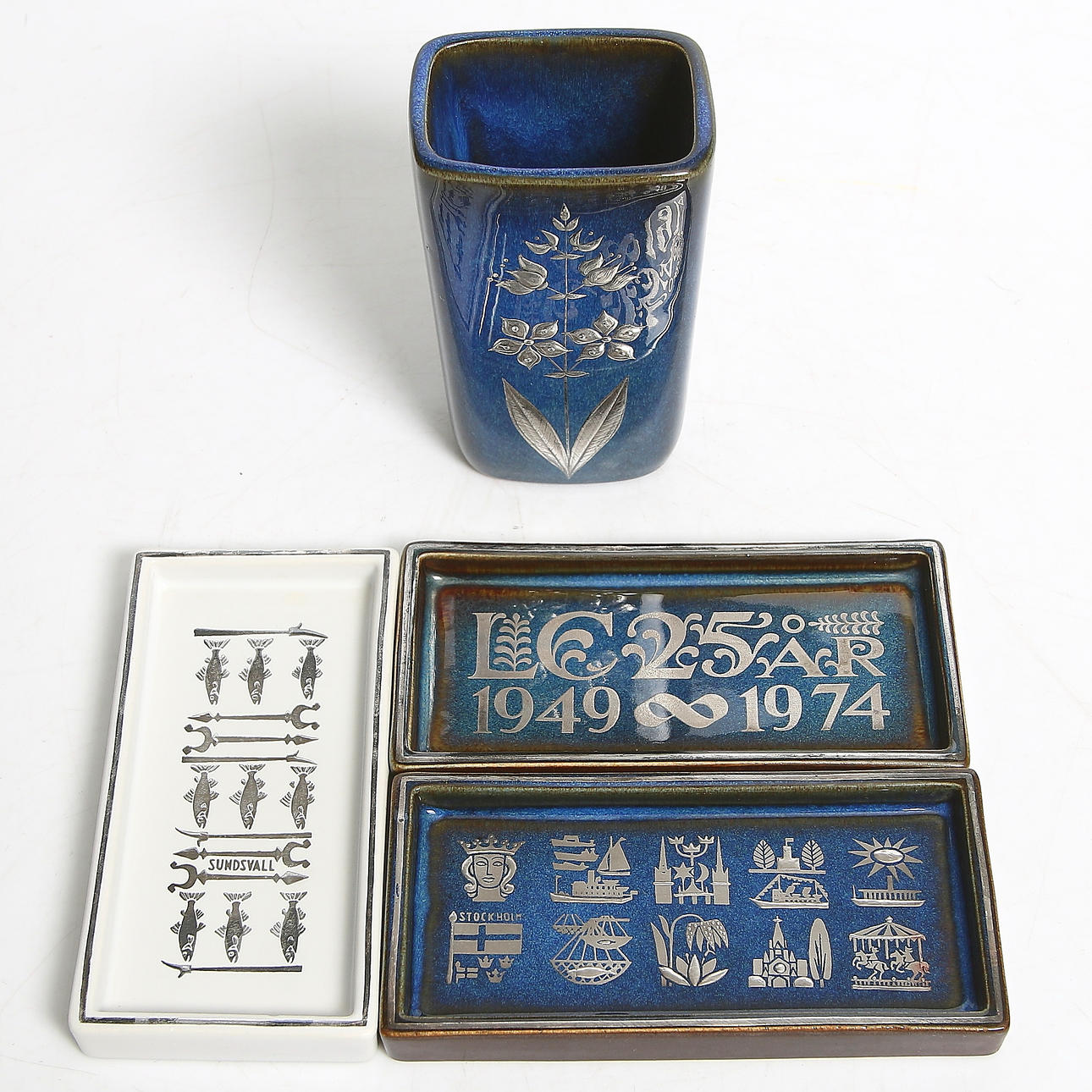 FAT och VAS, 4 st, stengods, bl.a. Stockholm och Sundsvall, Gustavsberg, 1960-tal.