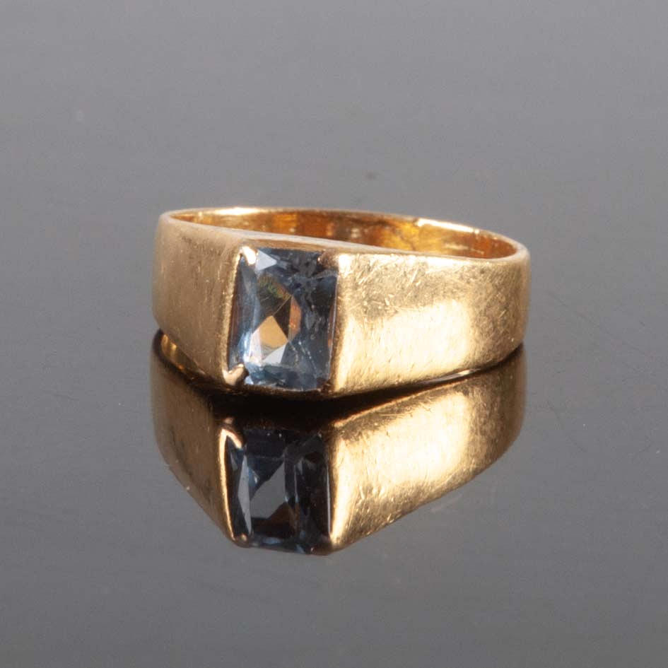 RING WITH STONE, 18k gold approx 4.48g.