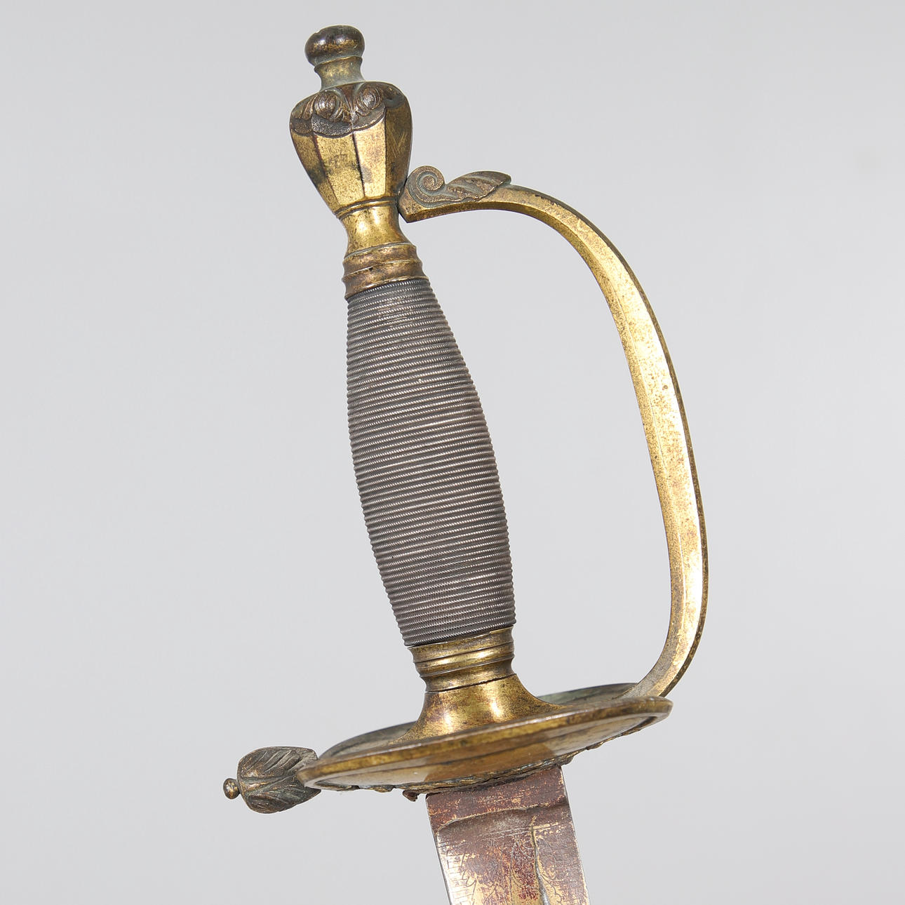 EN FIN INFANTERIOFFICERSSABEL MODELL 1796 MED BALJA. Vapen & Militaria ...
