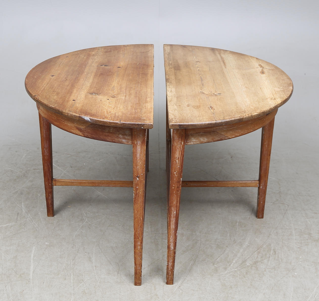 MÅNBORD, ett par, 1800-tal.