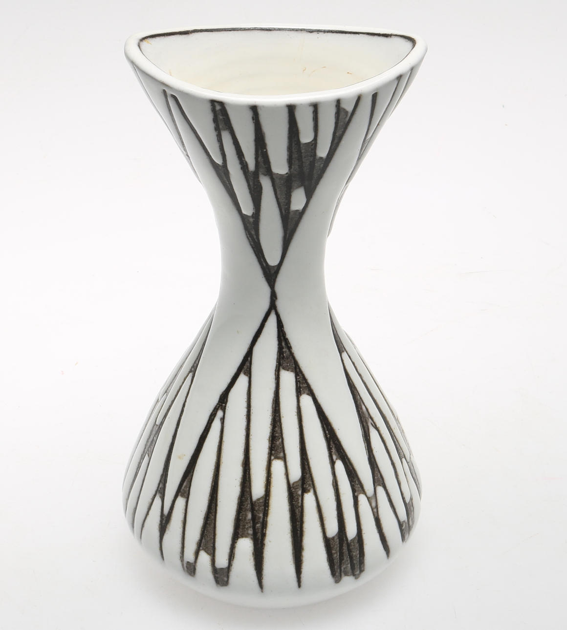 VAS, keramik, nr 4147, Mari Simmulson, Upsala Ekeby, 1900-talets mitt.