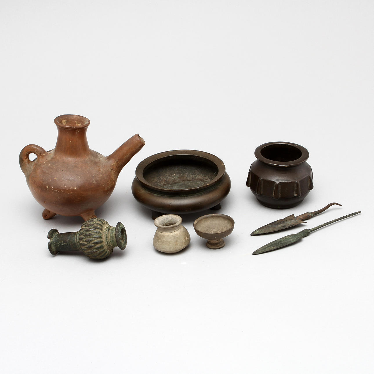 DIVERSE, 5 delar metall, 3 delar keramik.