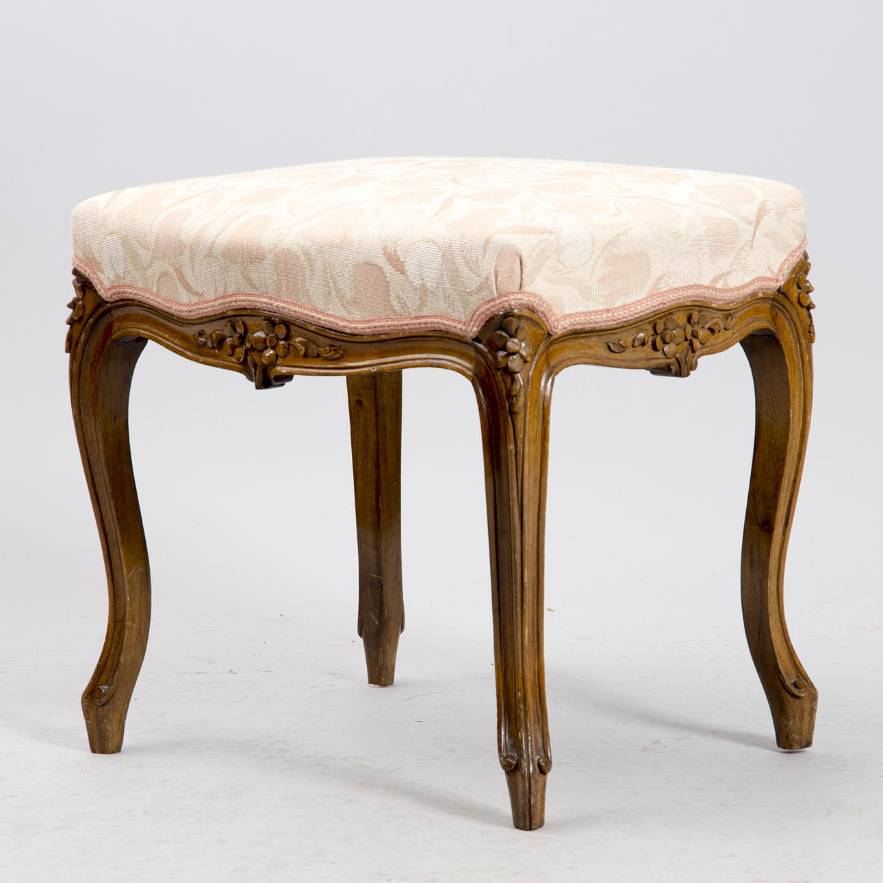 PALL, valnöt, rokokostil.