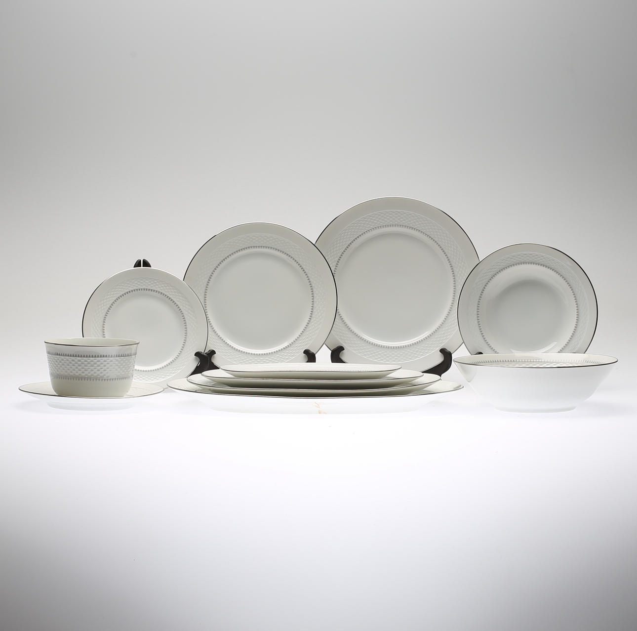 MATSERVIS, 54 delar, "Tradition Platinum", Hutschenreuther, 1900-talets andra del.