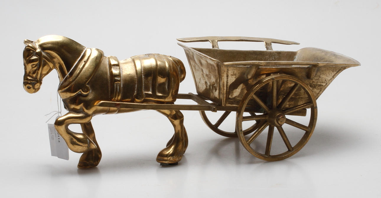 HÄST MED KÄRRA, skulptur, gjuten mässing, 1900-tal.