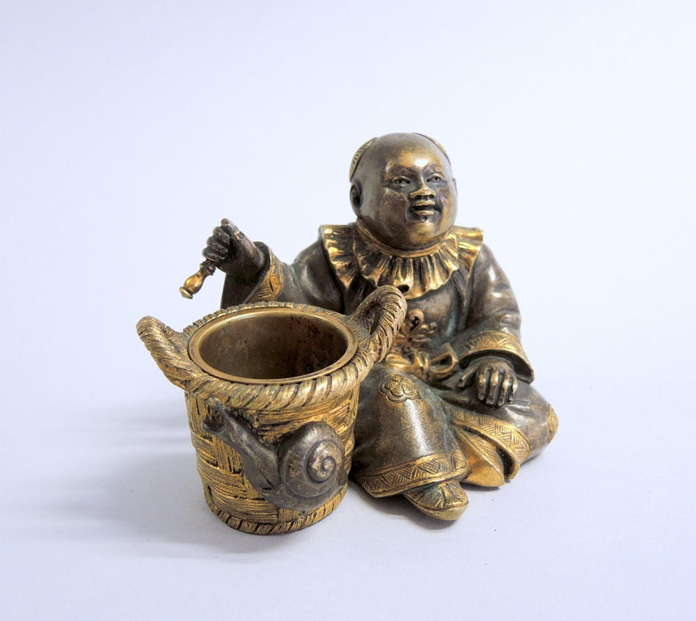 BLÄCKHORN I FORM AV EN KINESISK POJKE.