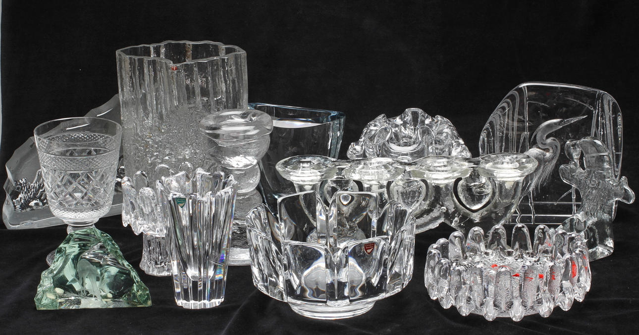 GLASFÖREMÅL, bland annat Iittala, Orrefors.