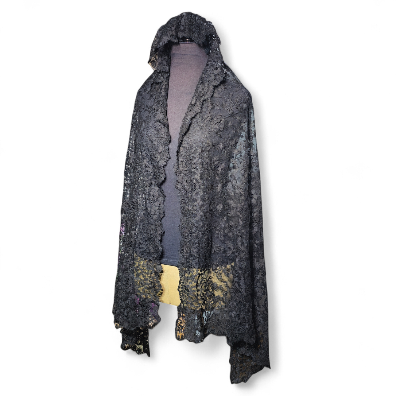 Blanket with embroidered bow. Twentieth Century.