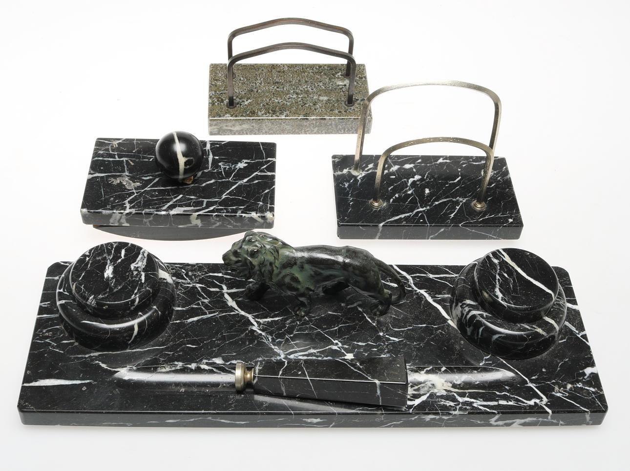 SKRIVBORDSUPPSATS, 5 delar, 1900-talets mitt.