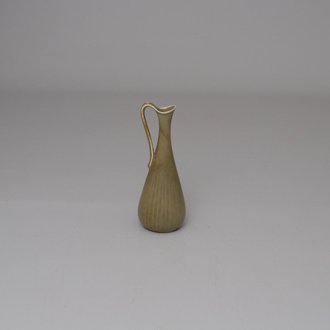 GUNNAR NYLUND. Vas, stengods.