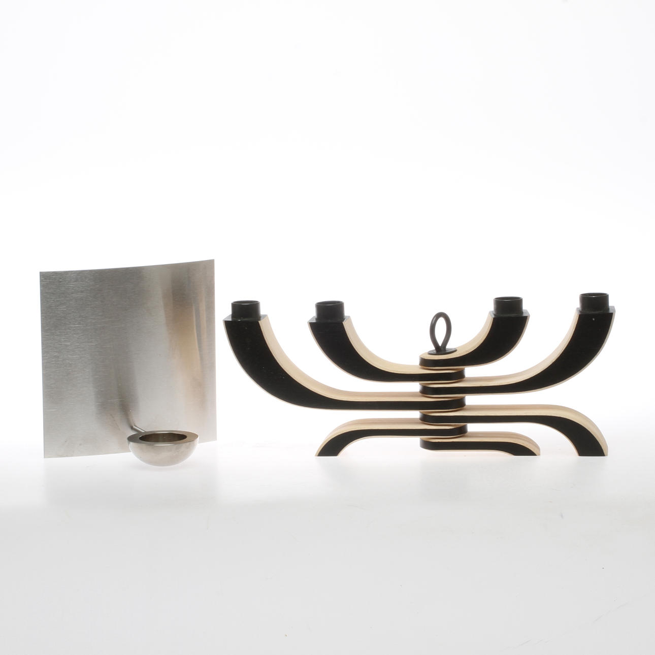 LJUSSTAKAR, 2 st, trä samt metall, 19/2000-tal.