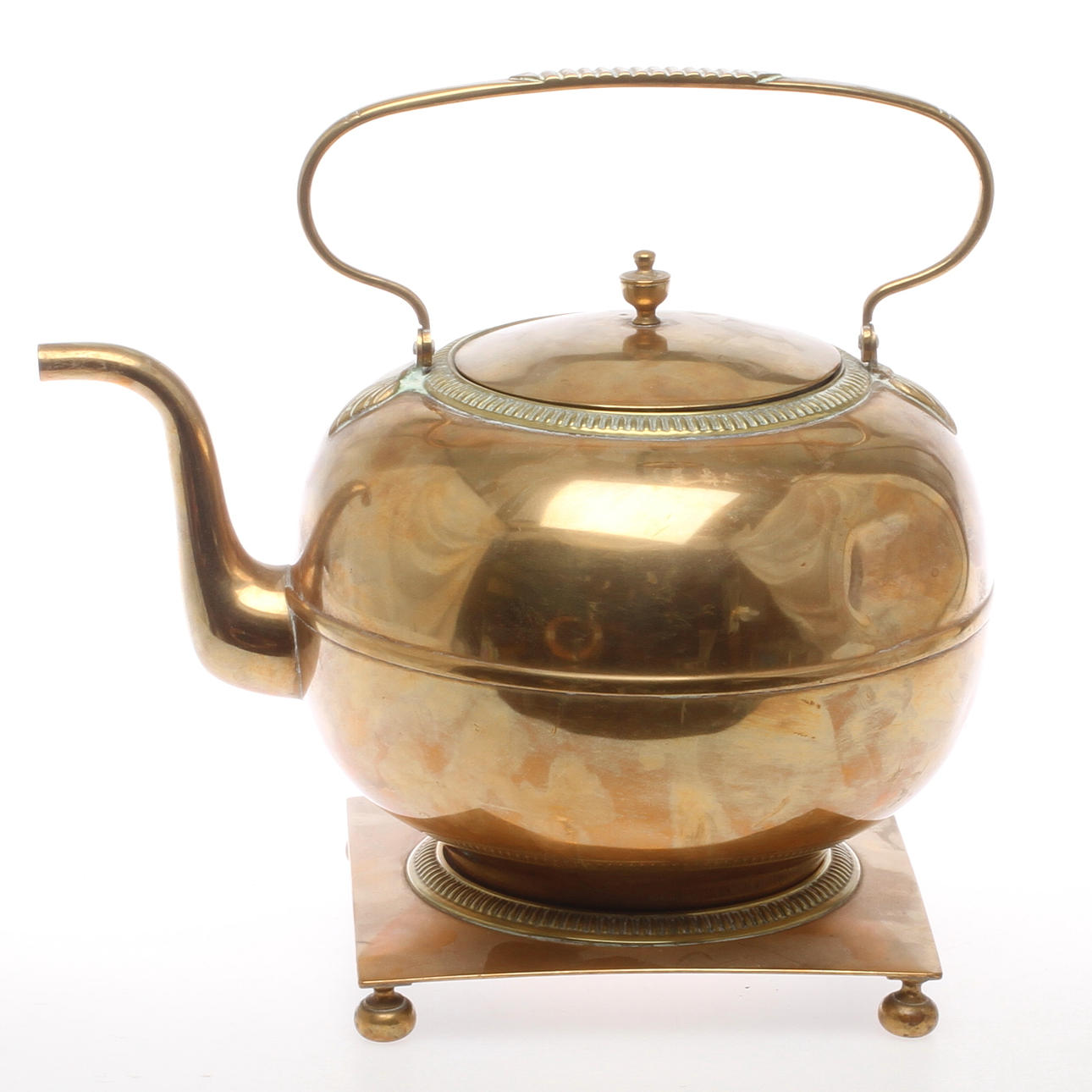 TEKANNA, på ställning, mässing, Skultuna, 18/1900-tal.