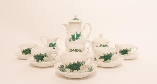 HUTSCHENREUTHER. mocka service ”Maria Theresia grön blomma sec.” för 6 personer, porslin, 1965—67.
