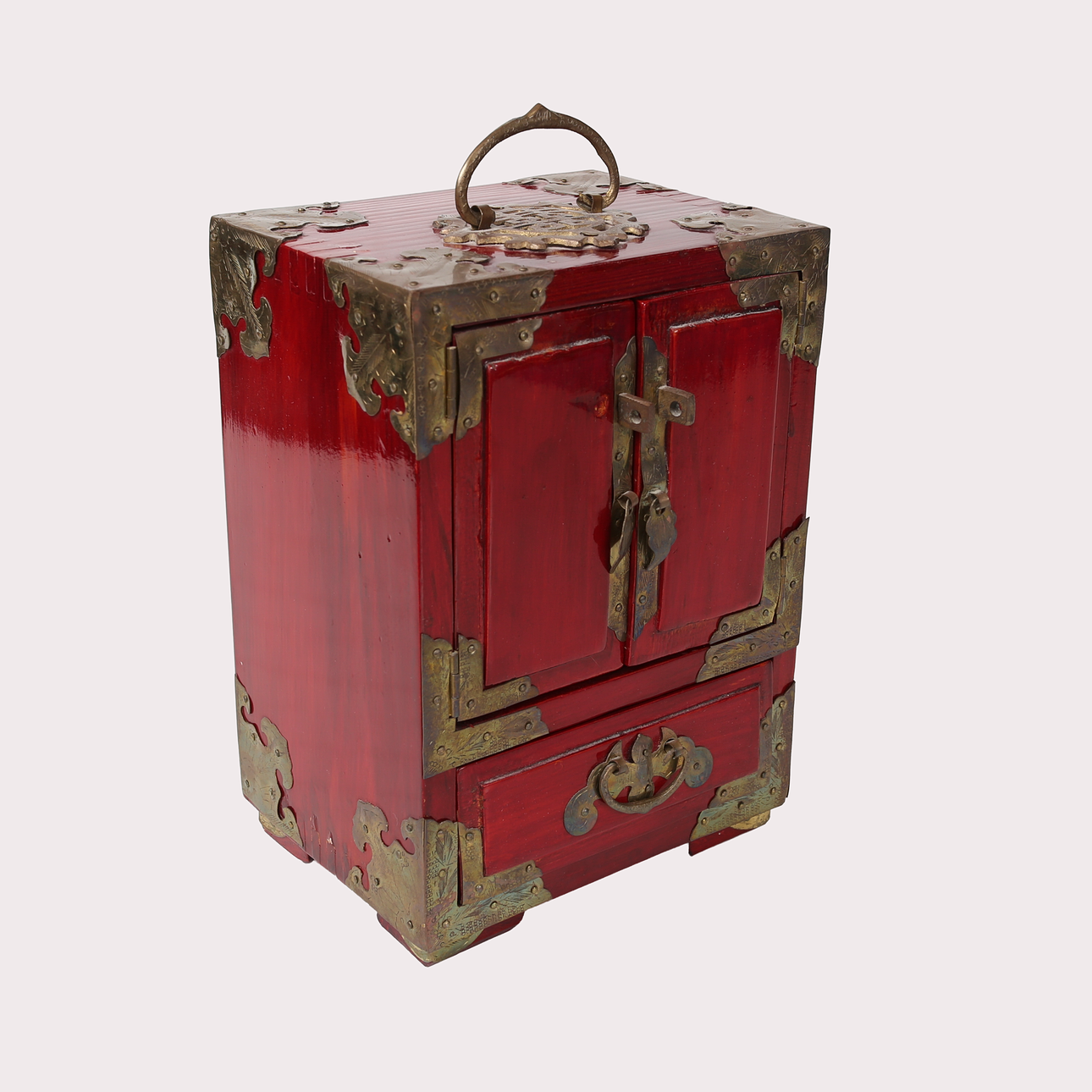 SMYCKESKRIN, trä och mässing, 1900-talets andra hälft.