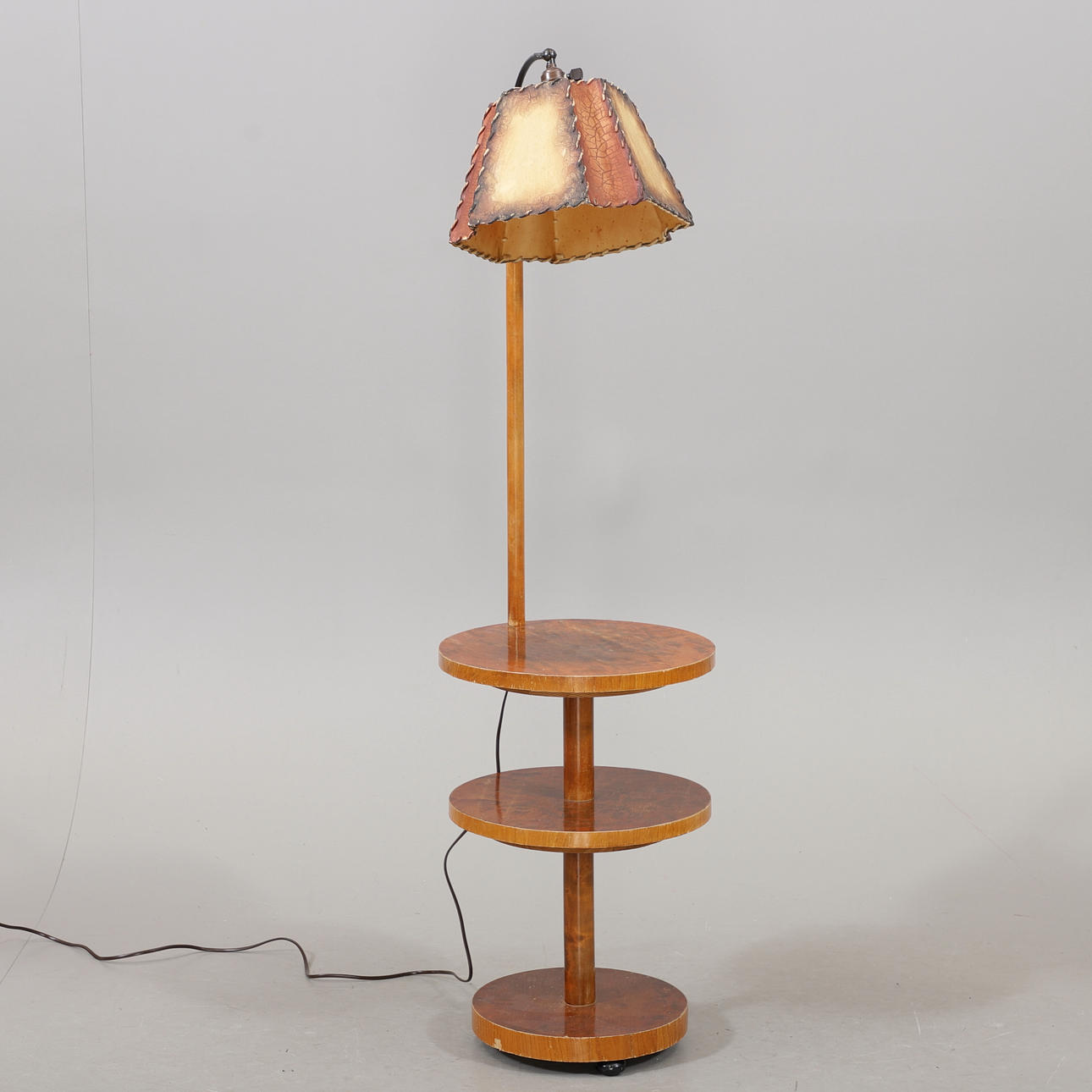 LÁMPARA DE PIE CON MESA, AÑOS 1930/40.