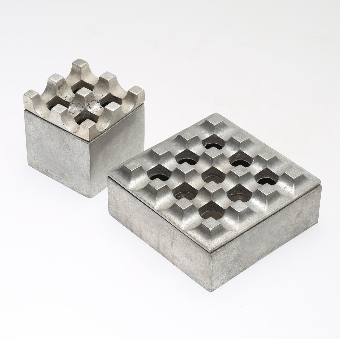 ASKFAT, 2 st, "Ultima", design Ljungberg & Beckström, 1900-talets andra hälft.