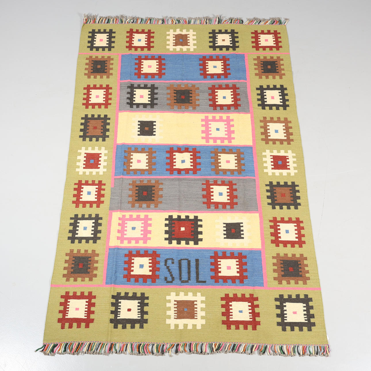 MATTA, orientalisk, handvävd, 279 x 186 cm.