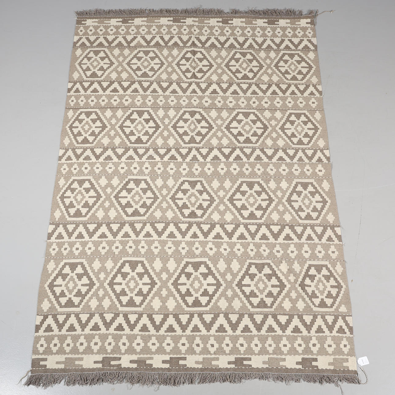 MATTA, orientalisk, handvävd, 286 x 196 cm.