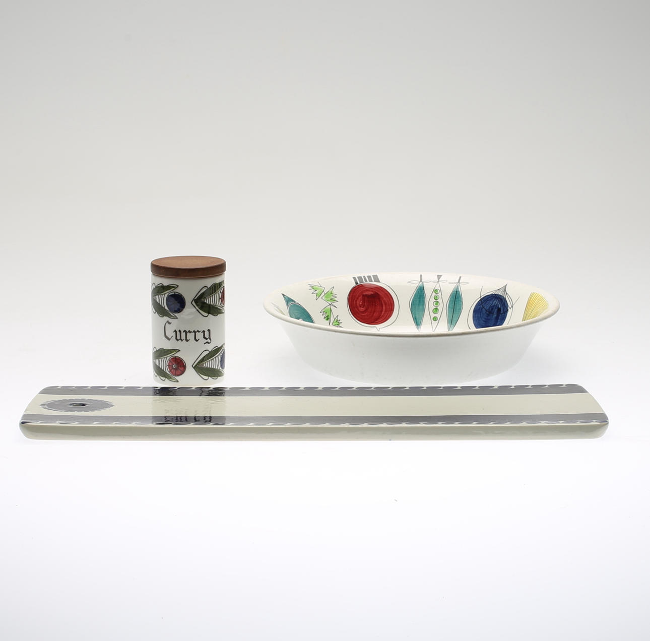 PORSLINSFÖREMÅL, 3 st, bl a "Picknick" Rörstrand.