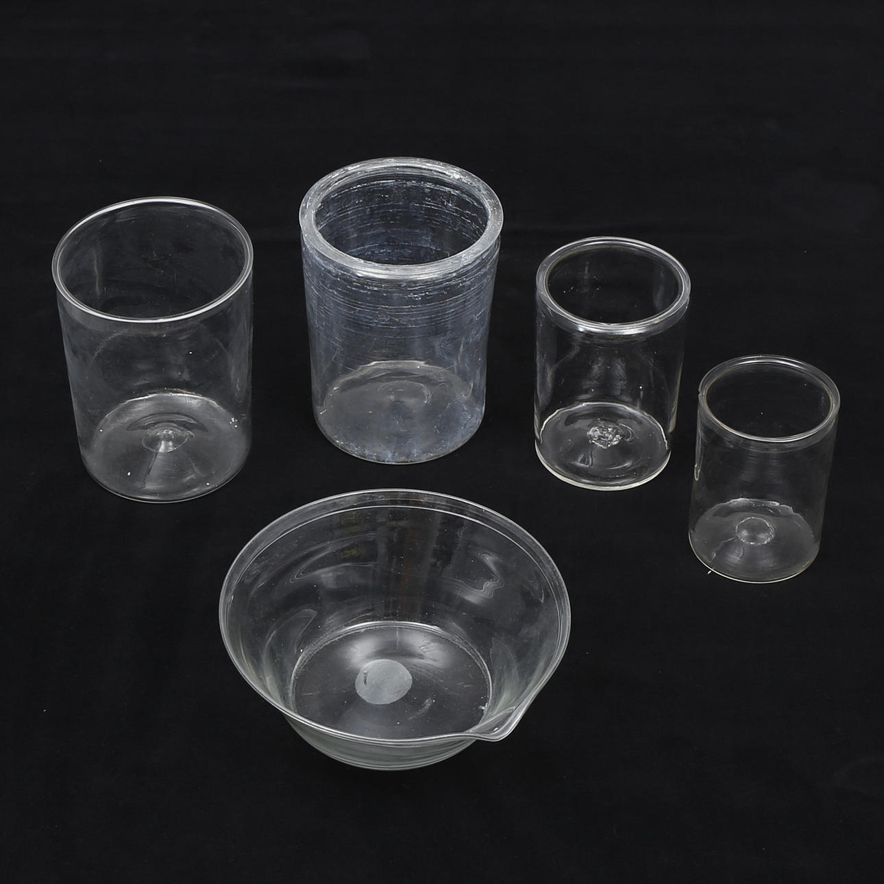 GLASBURKAR, 4 st samt FILBUNKESKÅL, 1800-tal.