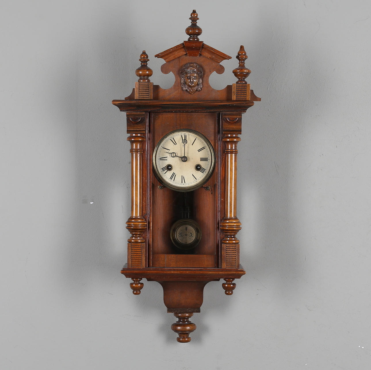 Väggur, nyrenässansstil, Junghans, 1900-tal.