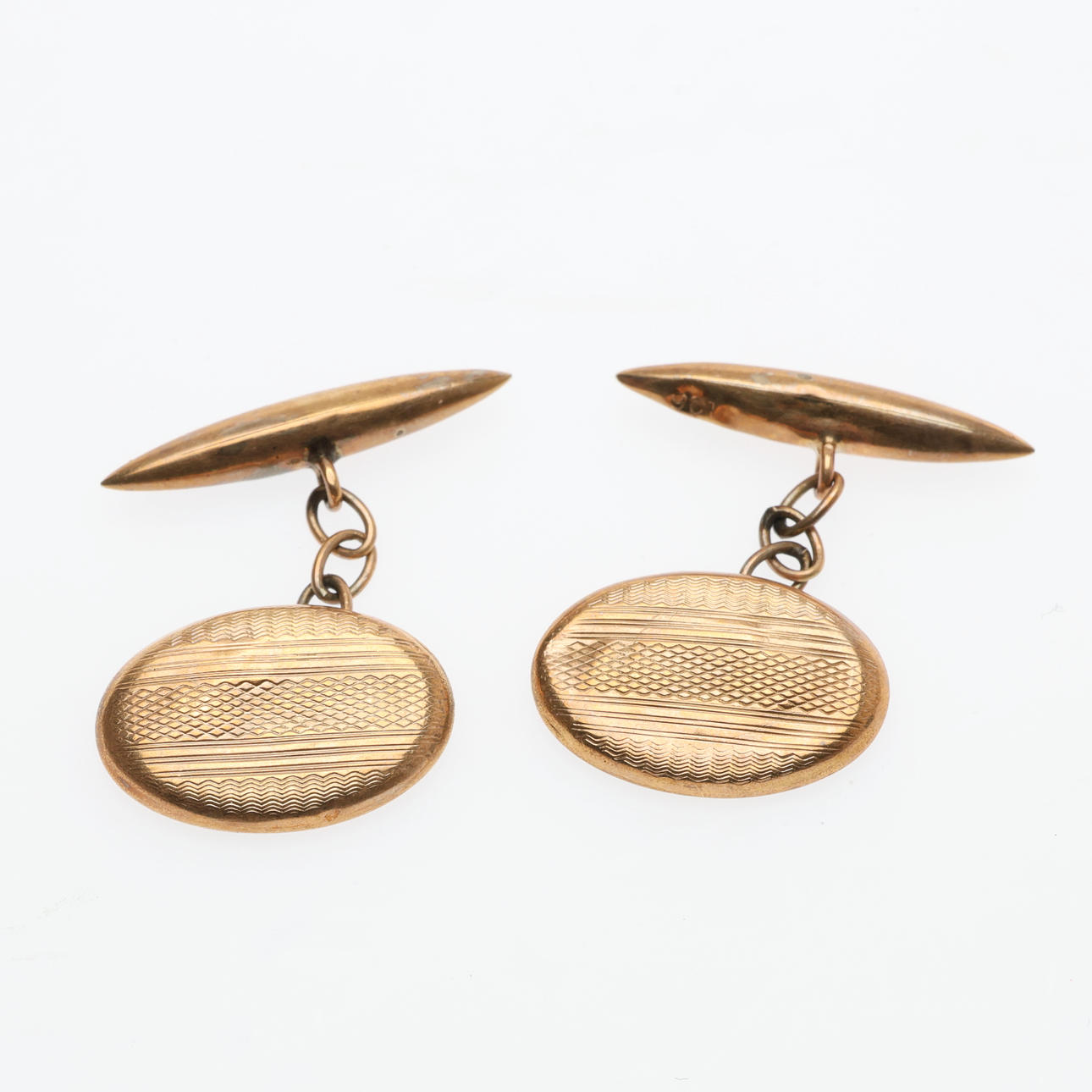 PAIR OF OVAL CUFFLINKS, MARKED 9CT.
