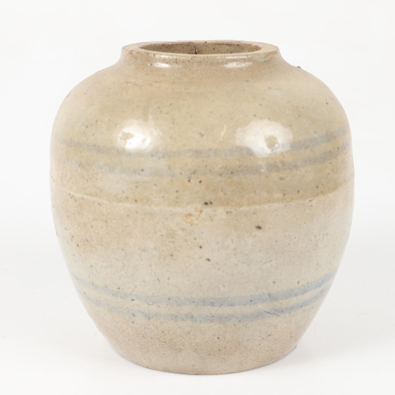 A ceramic mug, China, 19th century.