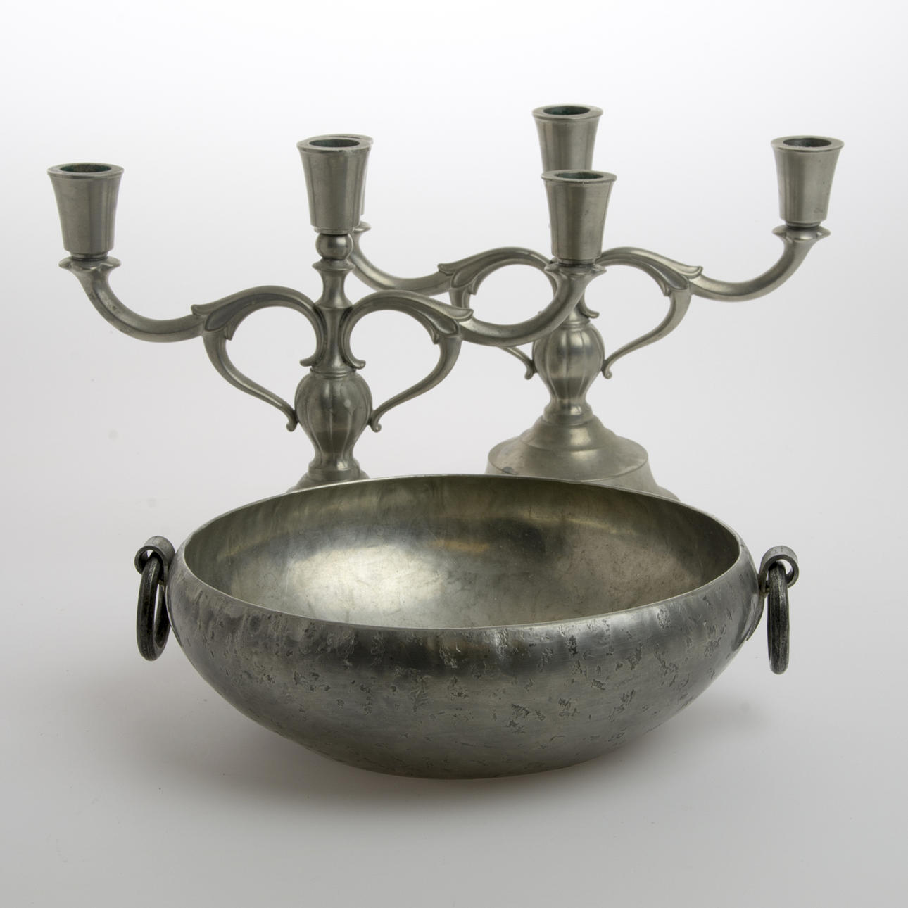 KANDELABRARA SAMT SKÅL, tenn, Just och Skurdal pewter.