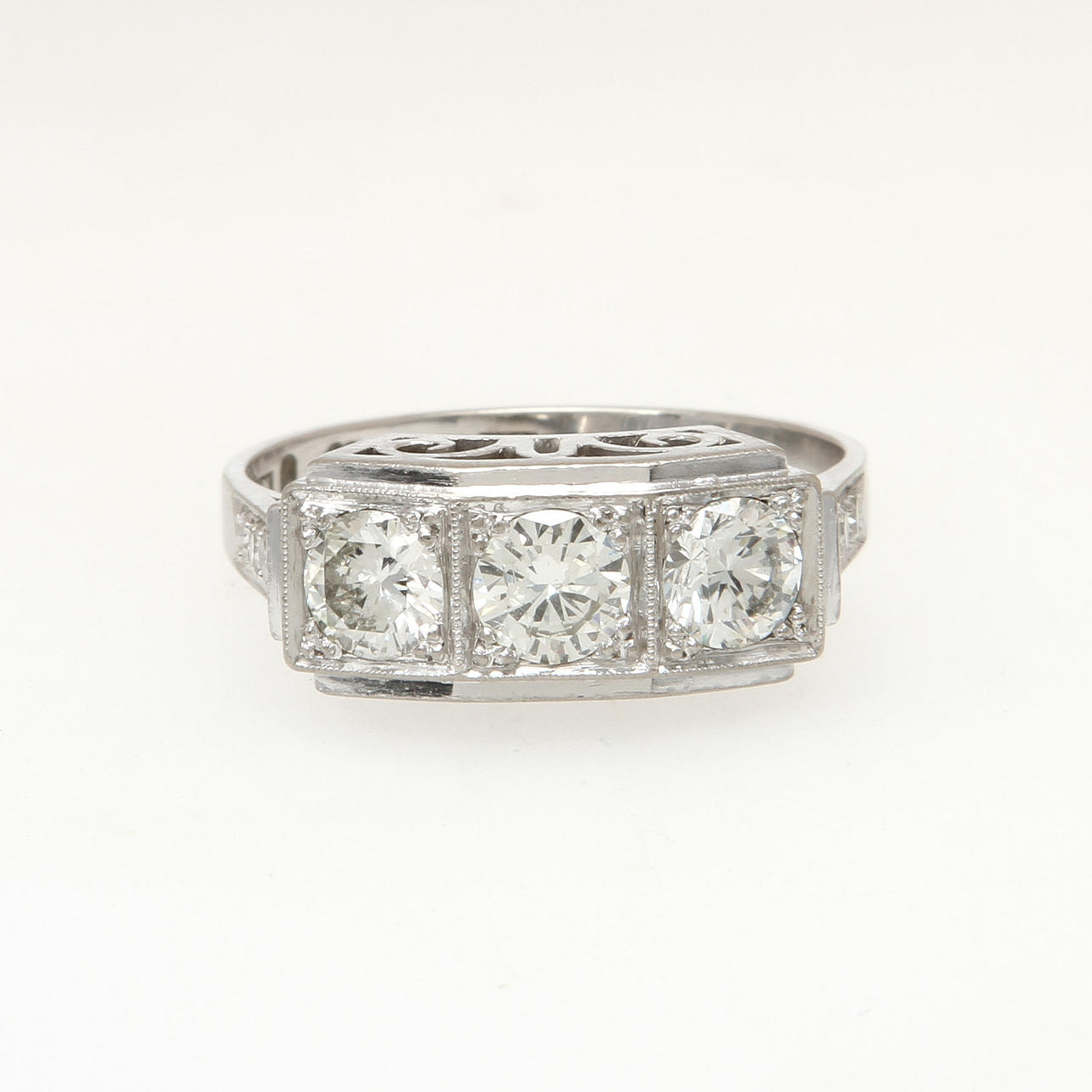 RING, 18k vitguld med diamanter, totalt ca 1,22 ct, Örns Juvelatelje, Göteborg, 1959. Vikt 6,0 g.