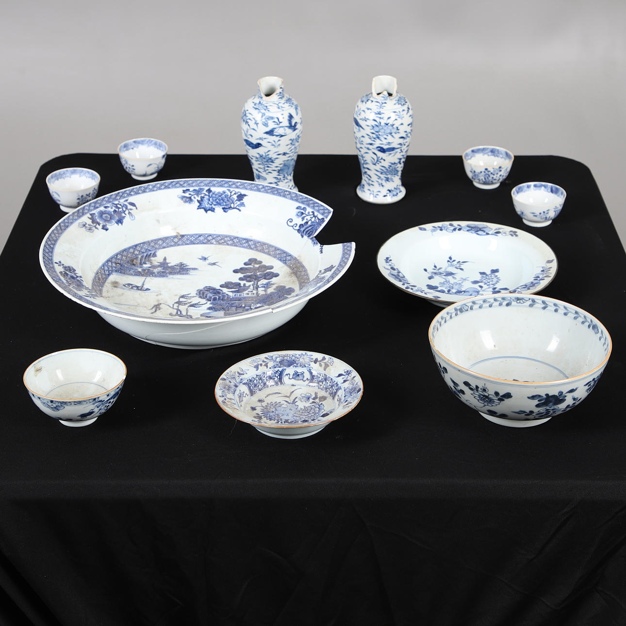 COLLECTION OF CHINESE BLUE & WHITE PORCELAIN. Asiatica - Ceramics ...