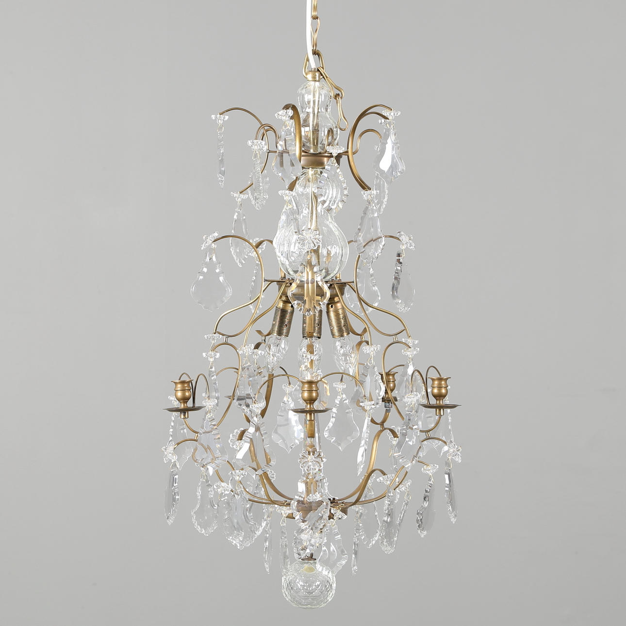 LJUSKRONA i rokokostil, 1900-talets andra hälft.