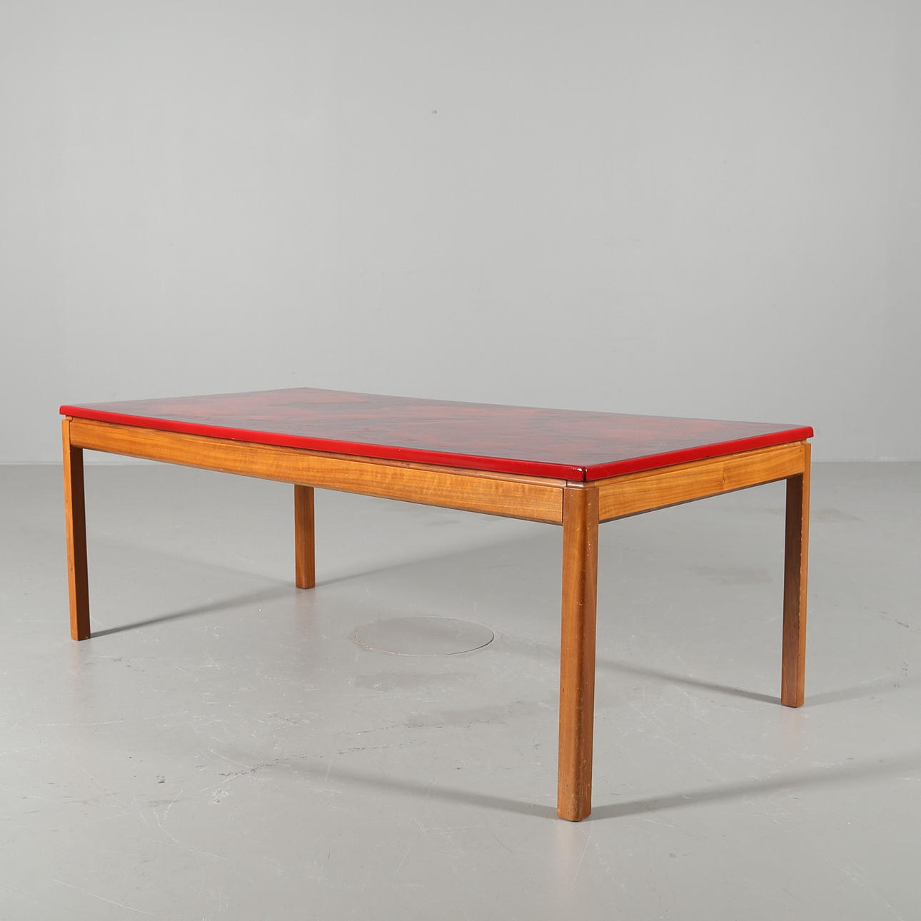 ALGOT P TÖRNEMAN. Soffbord med emaljerad skiva.