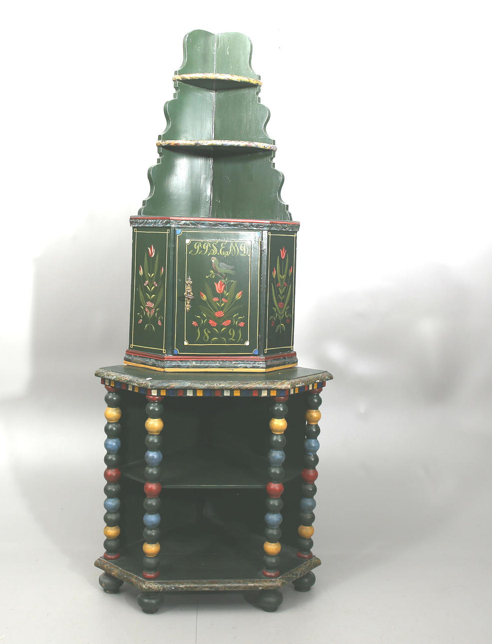 HÖRNSKÅP, allmogemålat, daterat 1821.