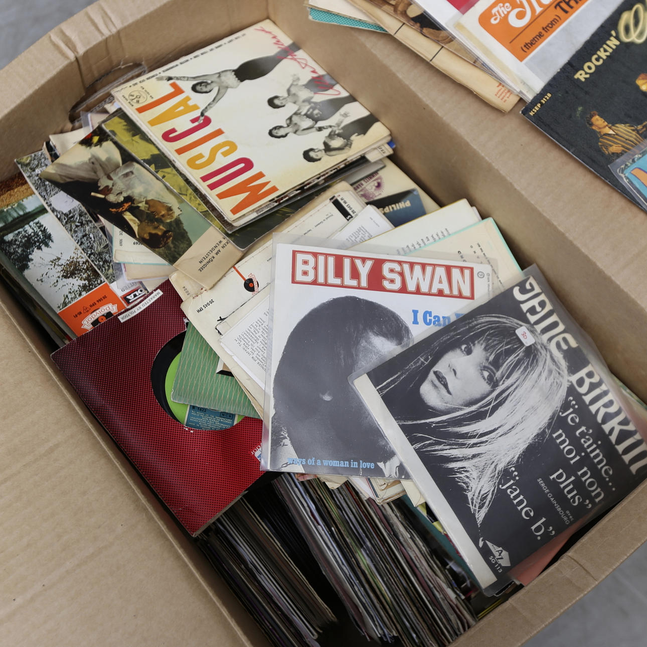 SINGLAR och EP-skvior, ca 500 st, bl.a. Rock o Jazz.