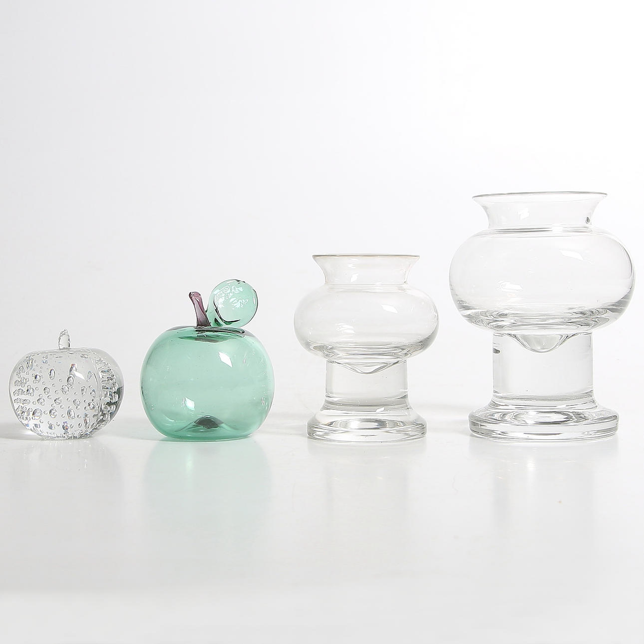 LJUSLYKTOR och FIGURINER, 4 st, glas, bl.a. Björn Ramel, Sea glasbruk. 1900-talets andra hälft.