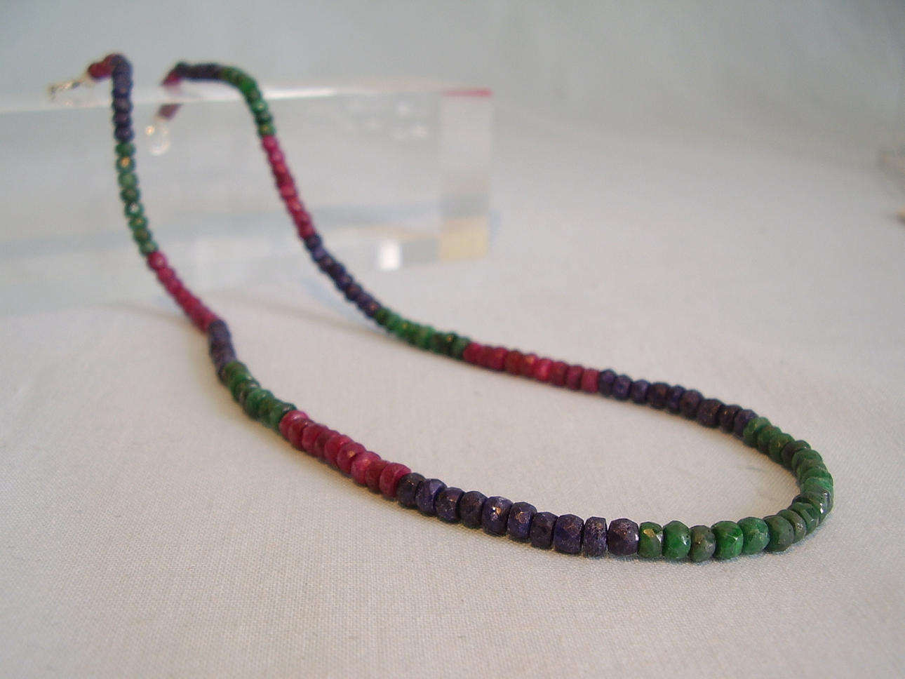 ÄDELSTEN HALSBAND MULTICOLOR 90 CT.