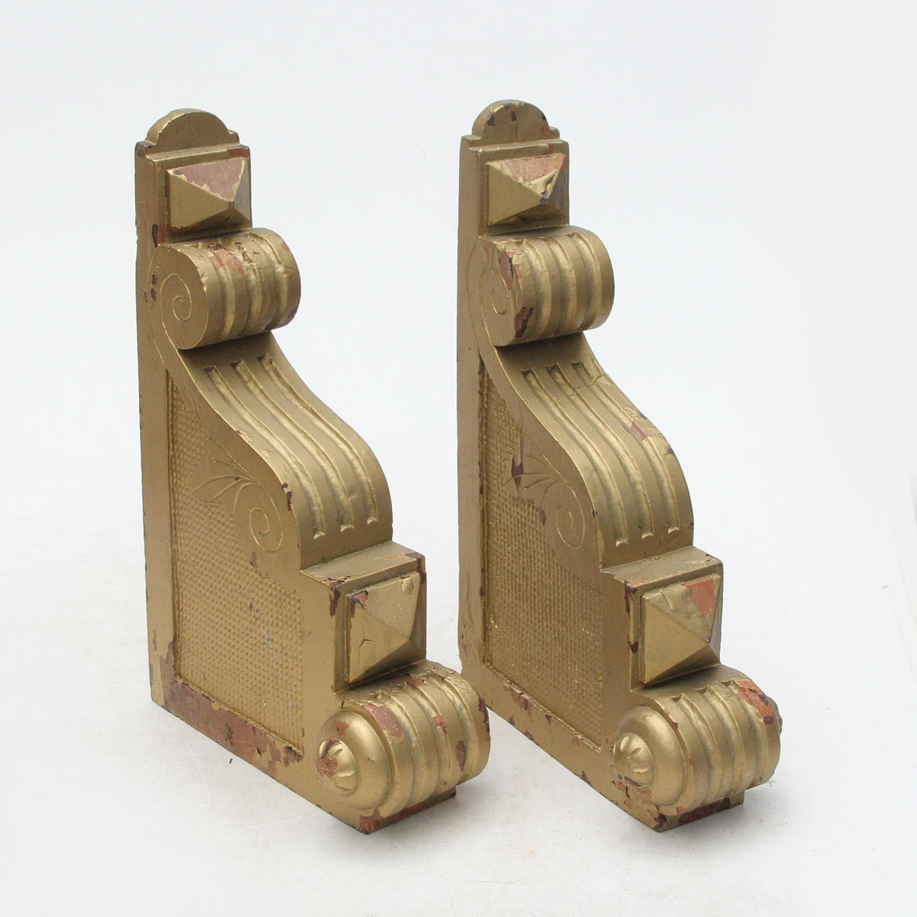 VÄGGKONSOLER, 2 st, trä, guldmålade.