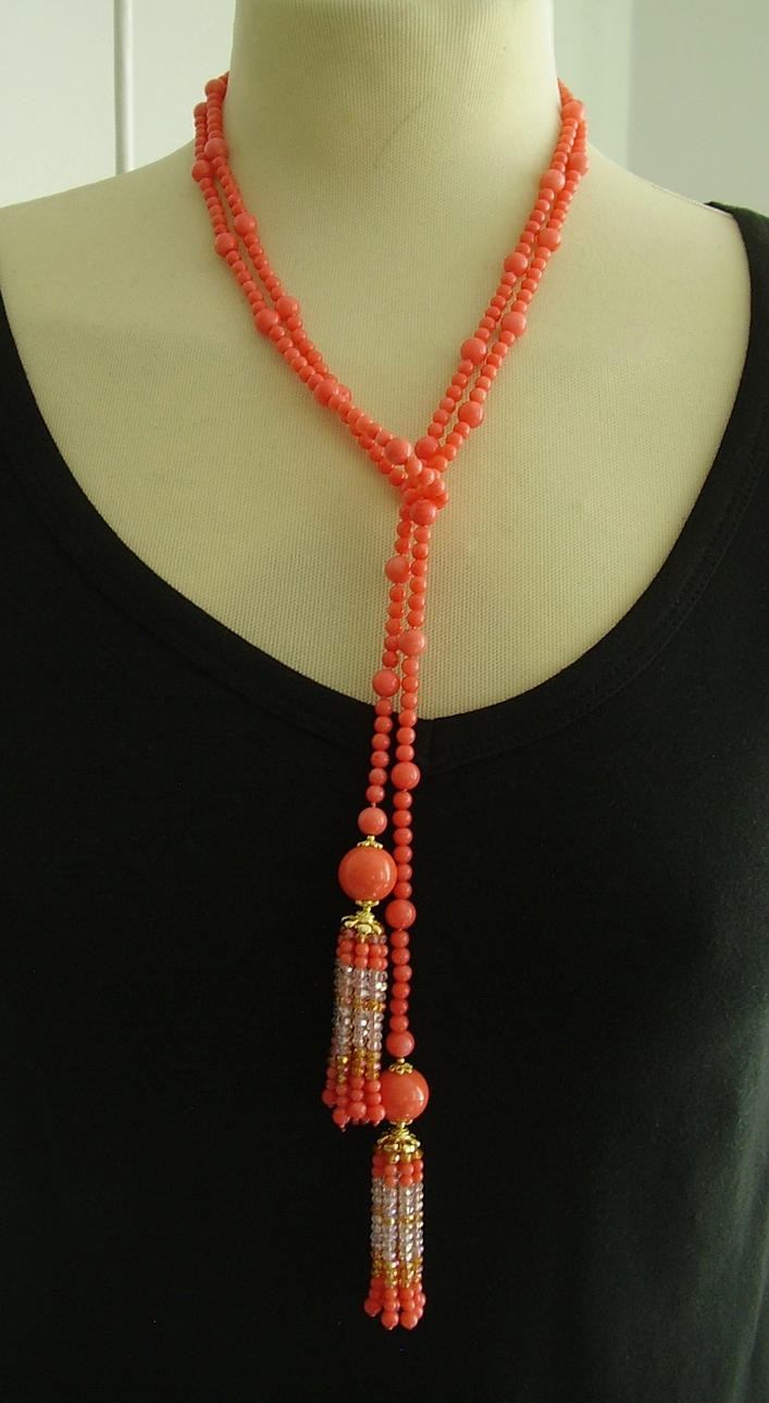 KORALL HALSBAND LÄNGD 140 CM.