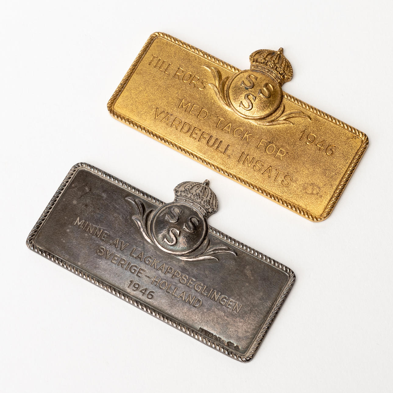 Zwei silberne Tabletts, Svenska Seglarsälskapet, Sporrong, Stockholm, 1946 bzw. 1949. Silber & Metall - Silber