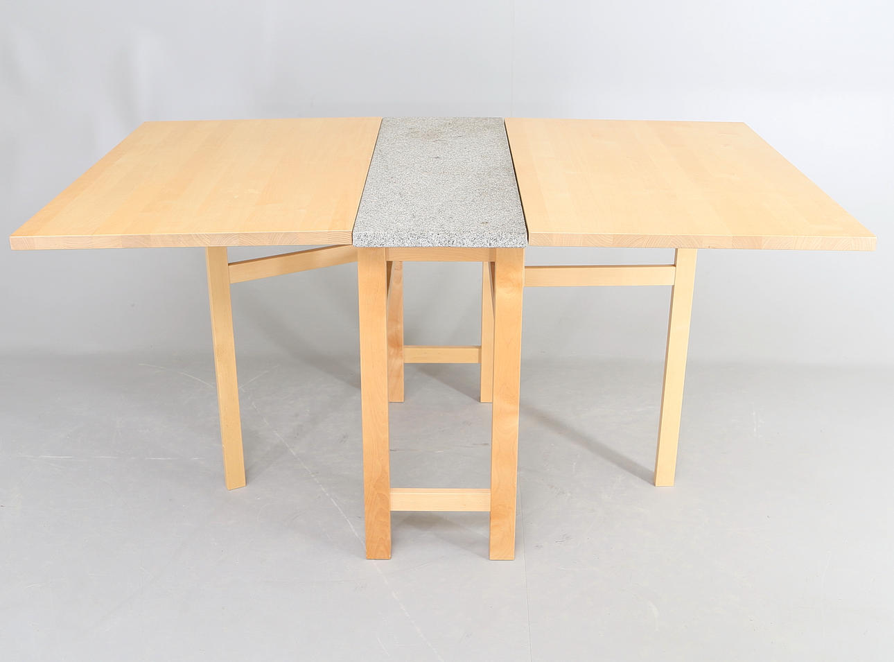 SLAGBORD, "Bohus", björk och granit, Marit Stigsdotter, Stolab, 19/2000-tal.