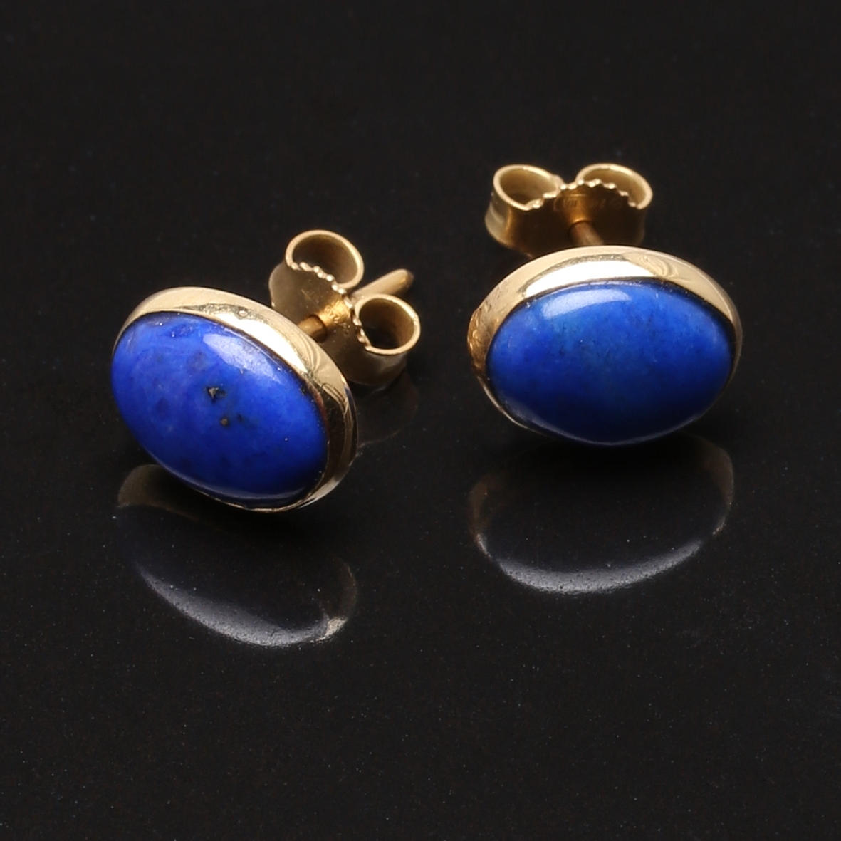 ÖRHÄNGEN i 18 K rödguld med lapis lazuli.
