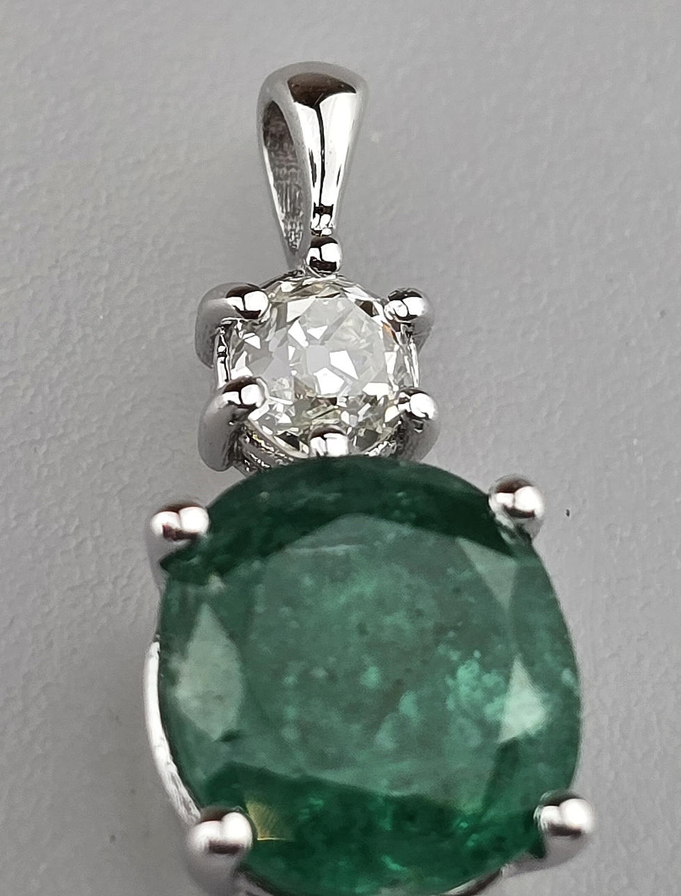 - 18 CARAT EMERALD PENDANT WITH DIAMOND.