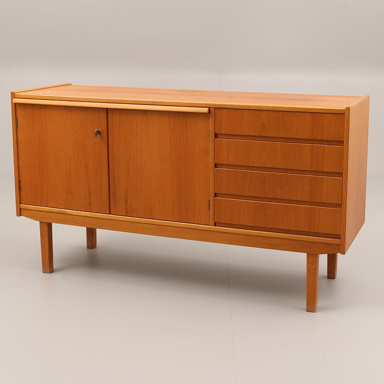 SIDEBOARD, teak, 1900-talets andra hälft.