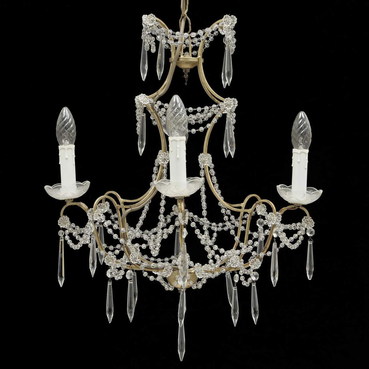 TAKKRONA med prismor och glaskulor, 1900-tal. Höjd ca 60 cm.