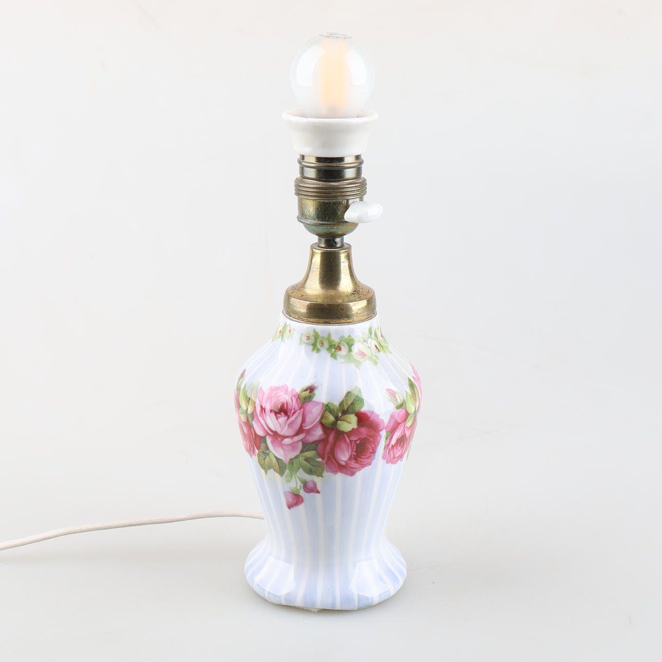 TABLE LAMP, porcelain with rose motif.