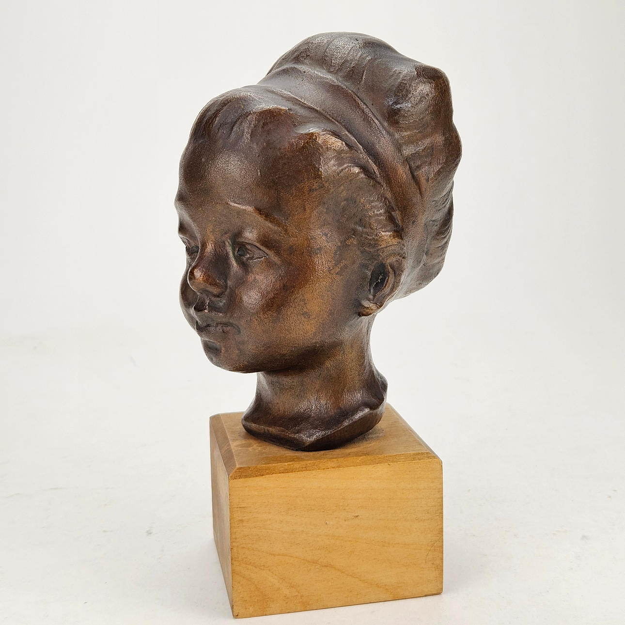 HELGE HÖGBOM. Sculpture, head, bronze, signed Högbom.